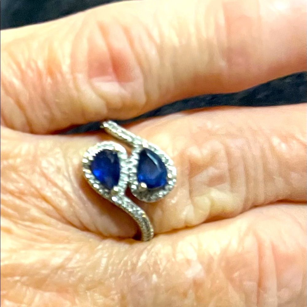 Certified  18k white gold Sapphire and Diamond ring